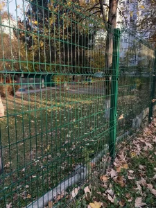 Зеленый 3D забор. Ялта